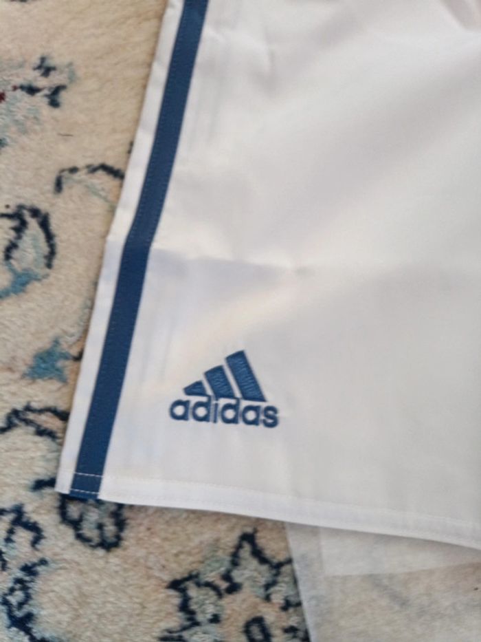 Short de foot Adidas équipe Réal Madrid taille 9/10 ans authentique neuf - photo numéro 12