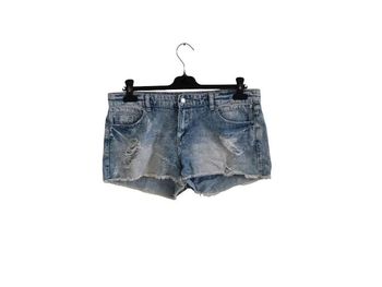 C60 short jeans bleu Stradivarius 40