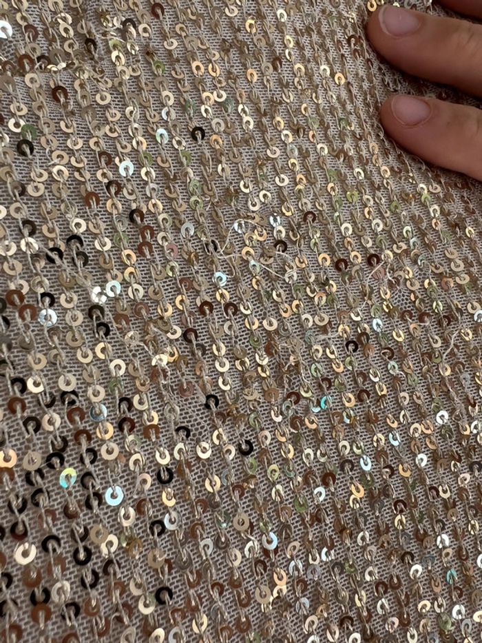 Robe de soirée pailletée dorée - photo numéro 2