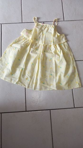Robe jaune vertbaudet à bretelles réglables 8 ans.tbe