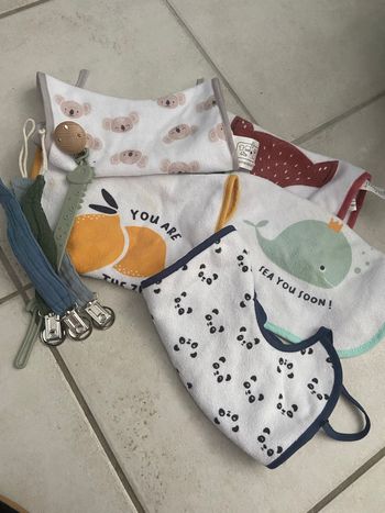 Lot bavoirs bébé 