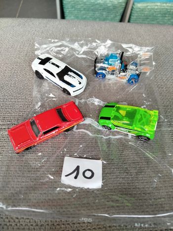 Lot de 4 voitures hot wheels