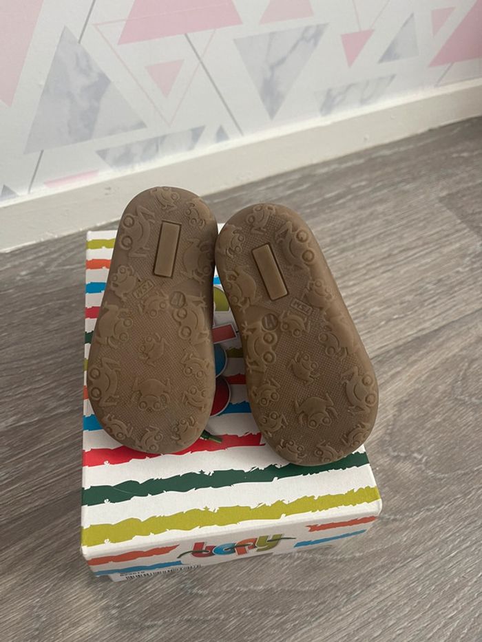 Chaussures fille taille 17 - photo numéro 4