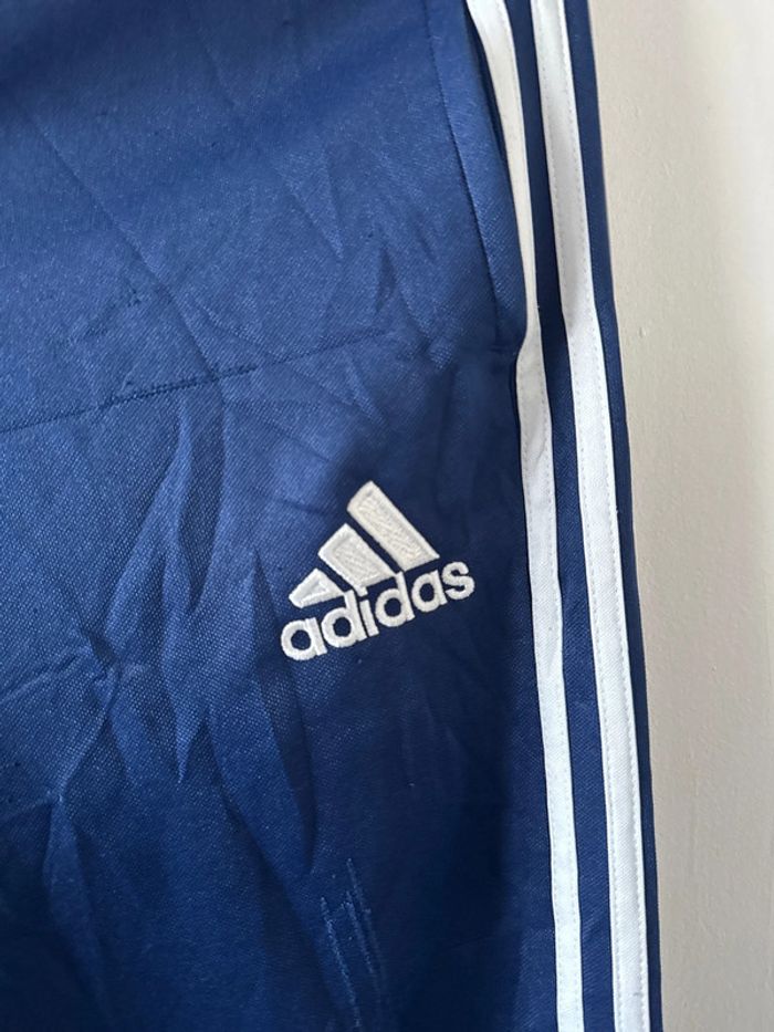 Jogging Adidas bleu à bandes blanches – Taille S – Bon état - photo numéro 2