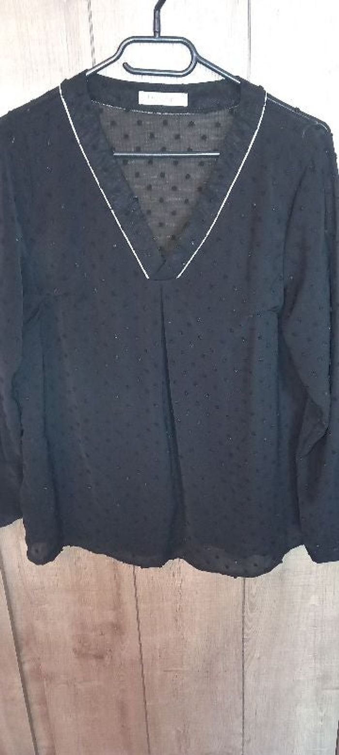 blouse noir avec plumettis