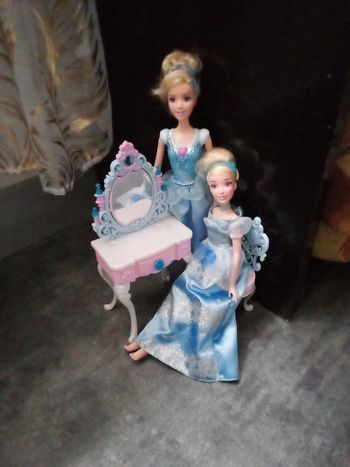 Poupées et coiffeuse Cendrillon