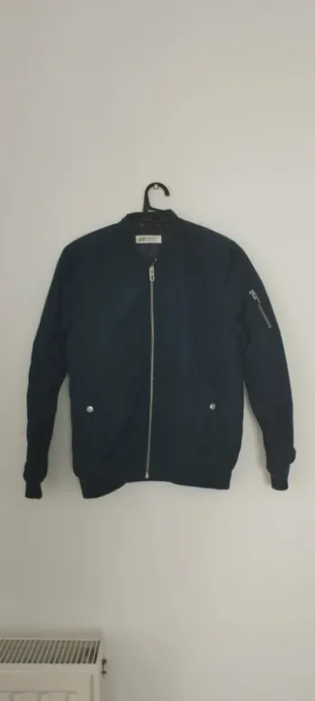 🌟 Bomber Garçon H&M - Style et Confort pour les 6-8 ans 🌟