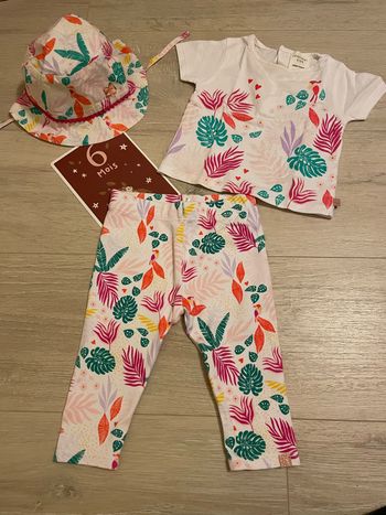Lot chapeau + t-shirt MC + legging carrément beau 6 mois