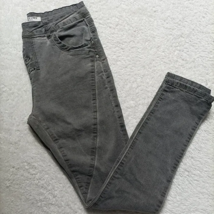 Jean Lexxury taille 36 - photo numéro 2