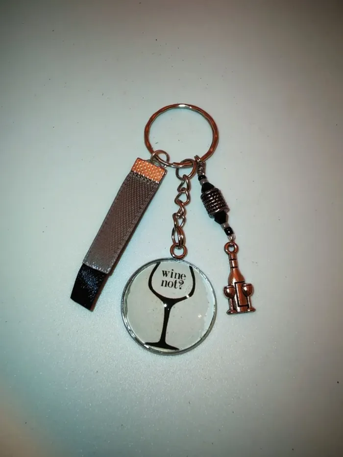 Cadeau humour vin, porte clé message bijoux de sac " wine not"