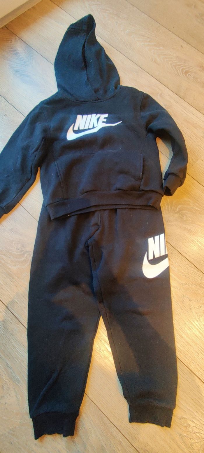 Survêtement Nike taille 6 ans - photo numéro 5