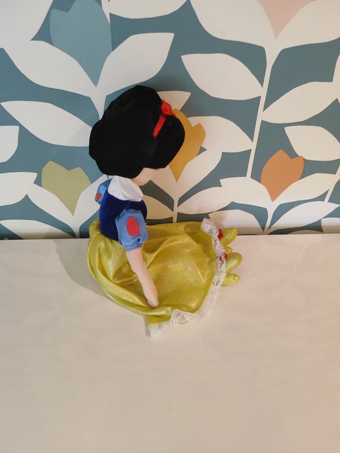 Peluche poupée/ figurine blanche neige Disney - photo numéro 4