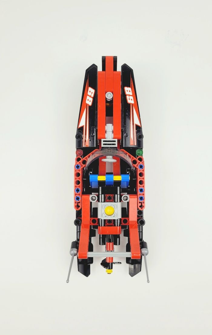 Bateau de course Lego Technic - rèf. 42089 - photo numéro 4