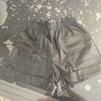Short en similicuir 