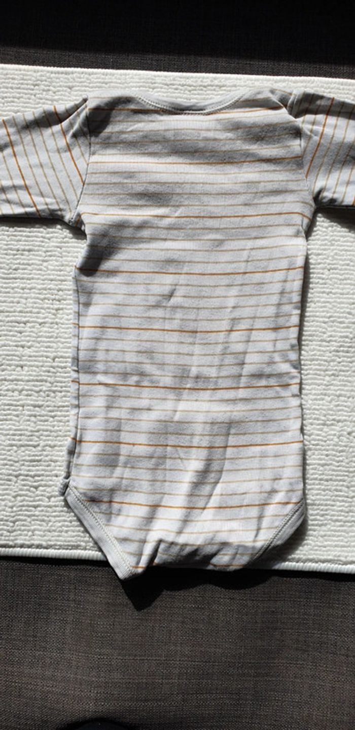 Lot bodys petit bateau 6 mois - photo numéro 5