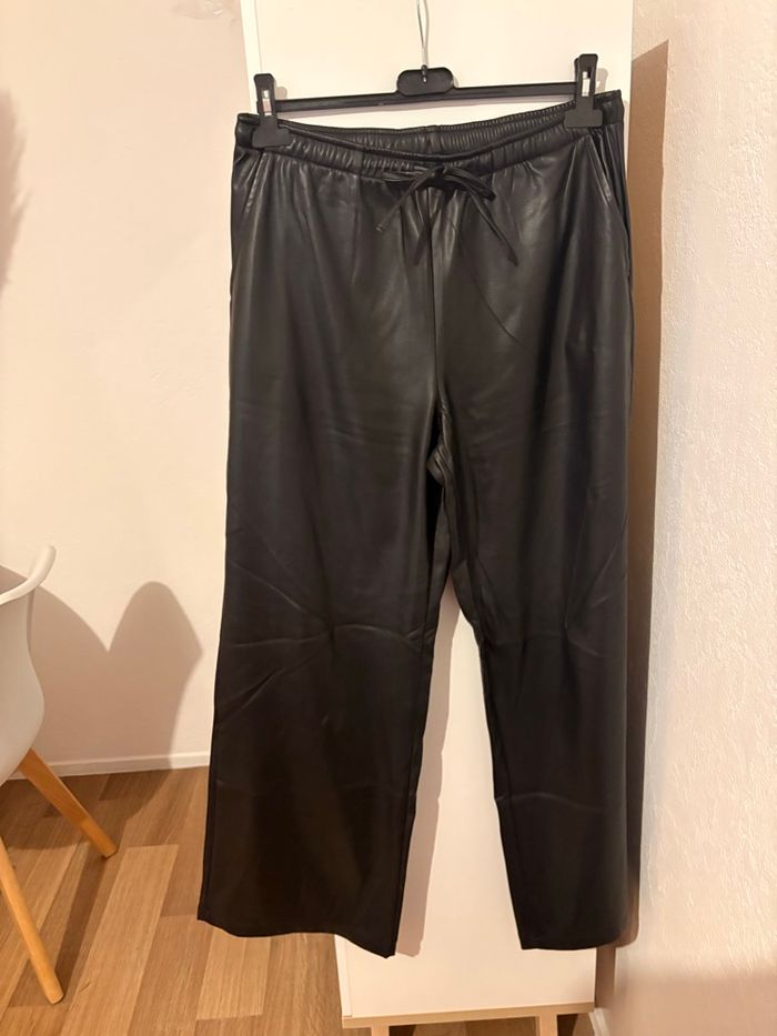 Pantalon simili cuir