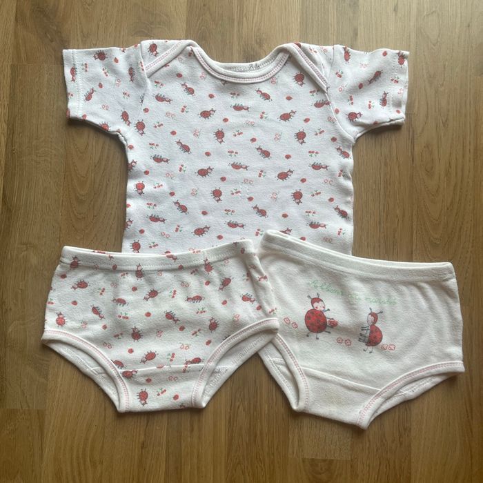 Teeshirt avec 2  culottes assorties