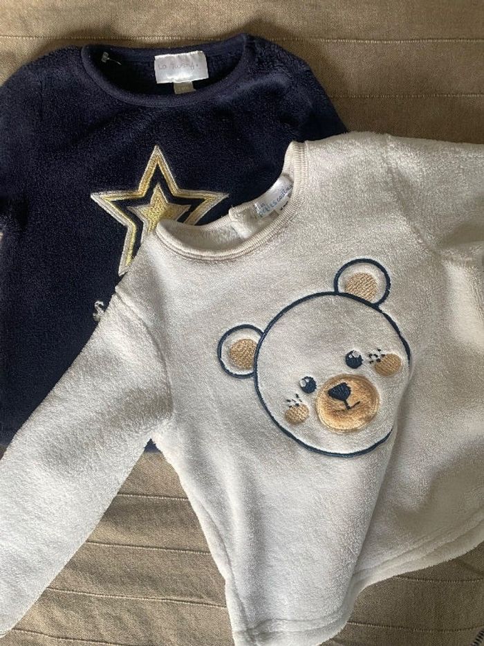 2 hauts de pyjama