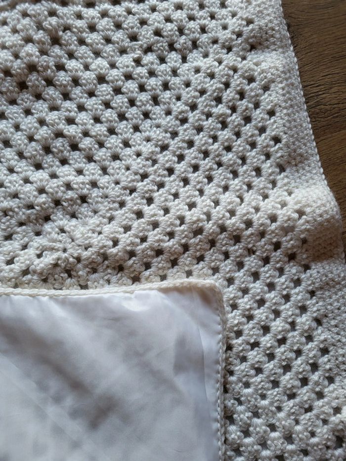 Couverture dessus de lit enfant bébé neuve au crochet - photo numéro 2