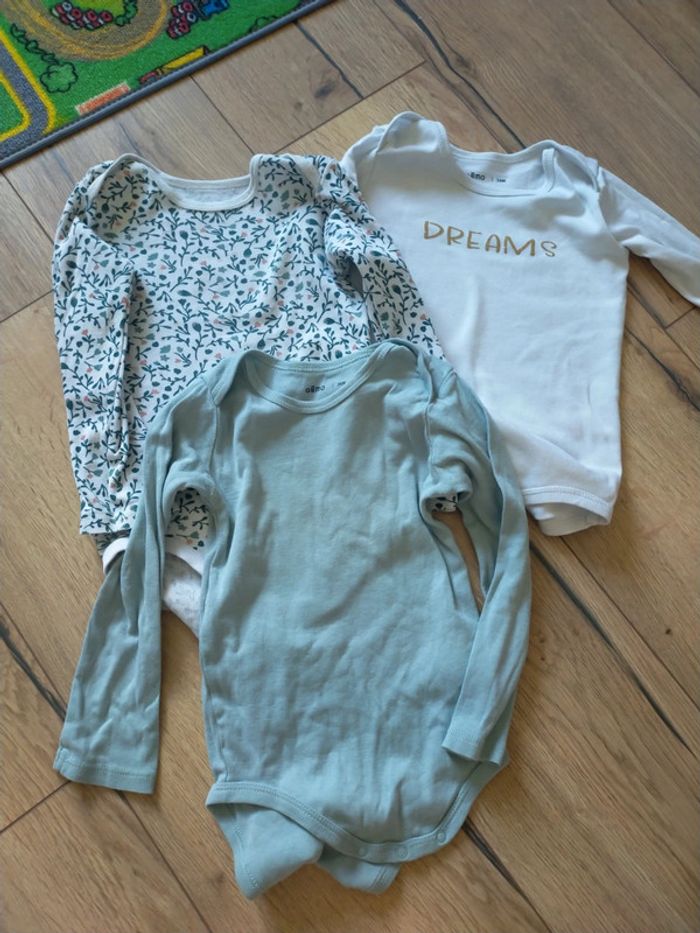 Lot bodies 36 mois fleurs