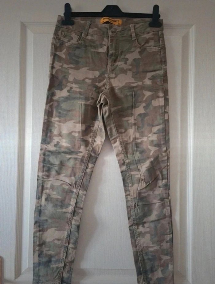 Jean femme Taille 36 militaire Jennyfer