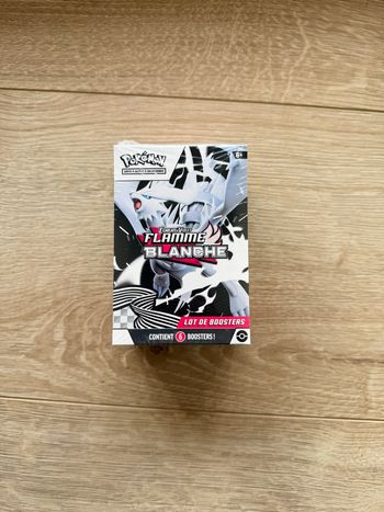 Bundle Pokémon EV10.5 Flamme Blanche – 6 Boosters – Neuf FR (Reshiram)