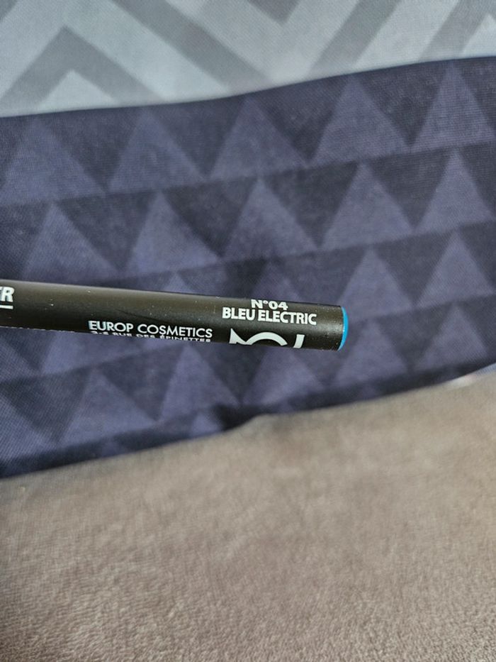 Crayon khôl eyeliner bleu electric neuf - photo numéro 4
