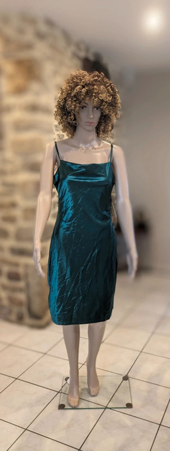Robe de cérémonie, cocktail effet satin verte taille S