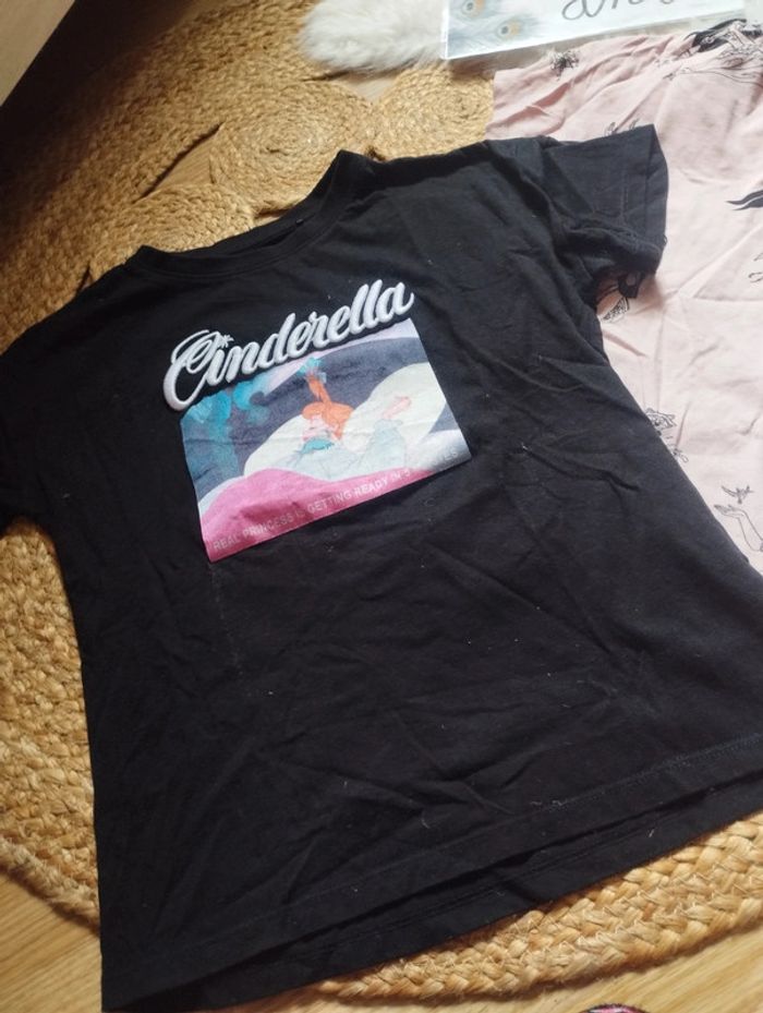 Lot t-shirts Disney reserved 8ans - photo numéro 3
