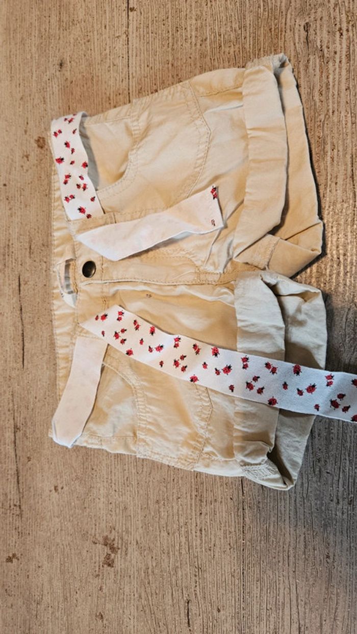 Short beige, ajustable à la taille, léger, avec ceinture, H&M, neuf sans étiquette, 2 ans - photo numéro 3