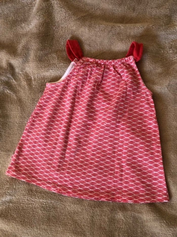 Débardeur rouge et blanc