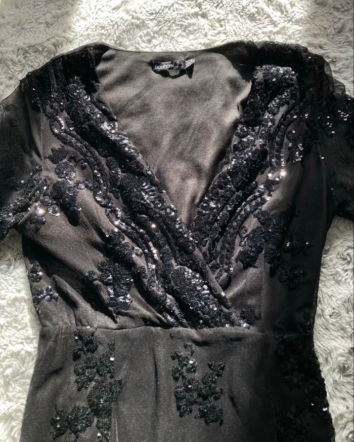 Robe noire moulante à sequins - photo numéro 2