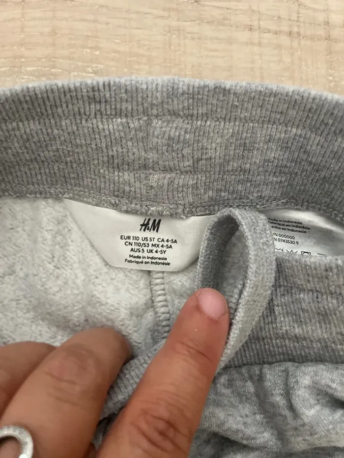 Jogging gris H&M 4-5 ans - photo numéro 2