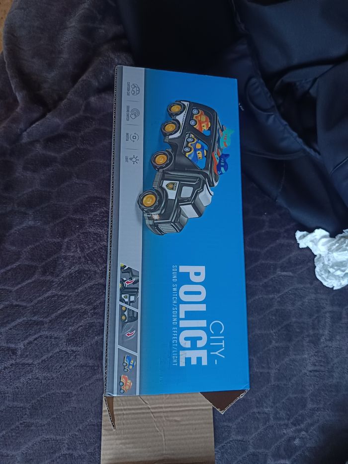 Camion de police - photo numéro 3