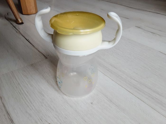 Tasse apprentissage repas bébé type biberon jaune et blanc - photo numéro 2