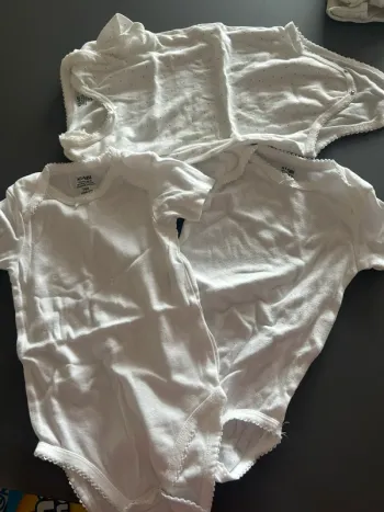 Lot de 3 bodys neufs Kiabi MC 24 mois