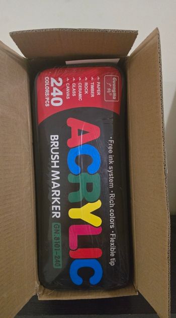 La trousse Guangna 240 feutres acryliques