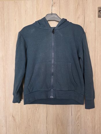 GILET À CAPUCHE GARÇON BLEU AVEC POCHES SUR LES CÔTÉS TAILLE 8ANS MARQUE NPO