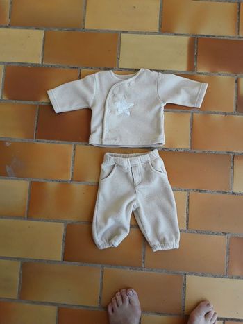 Ensemble veste et pantalon  1 mois  ( in Extenso  )