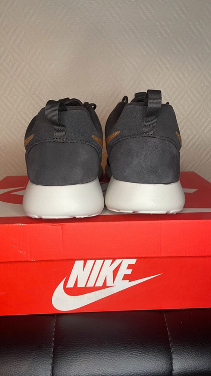 Nike Roshe One Suede pointure 46 - photo numéro 4