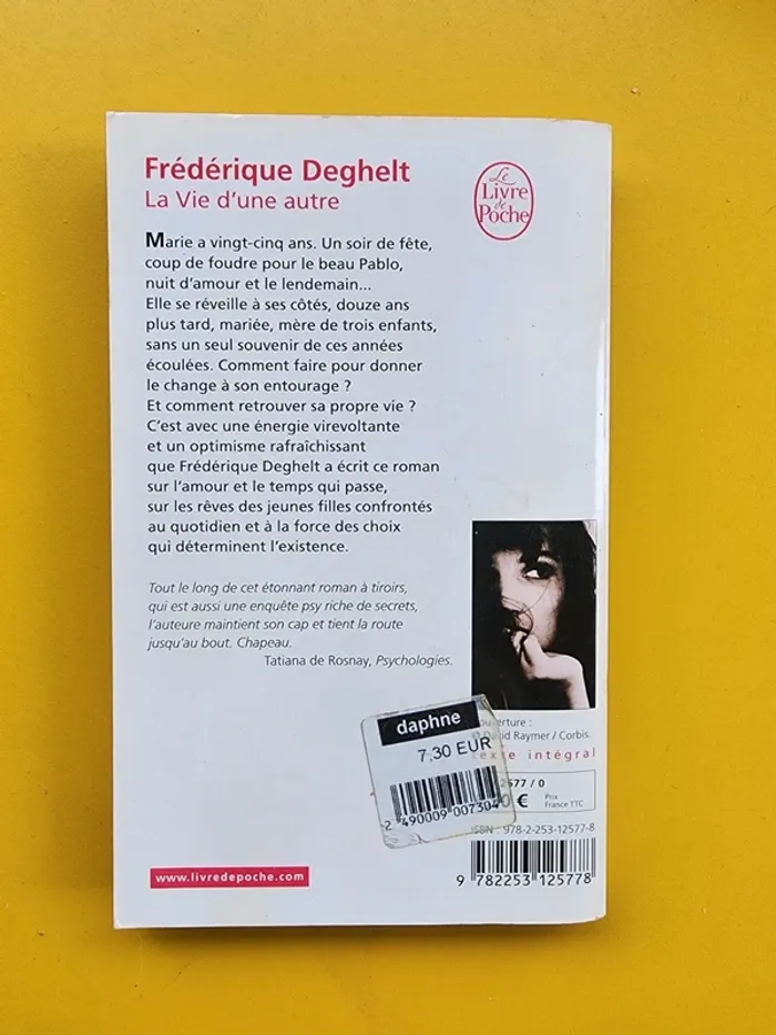 Livre de poche "la vie d'une autre" de Frédérique Deghelt - photo numéro 2