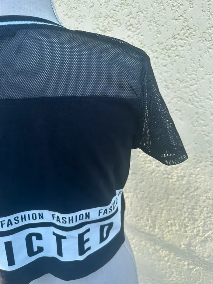 T-shirt court ajouré noir et blanc - Jennyfer - Taille M 🤍🖤 - photo numéro 10