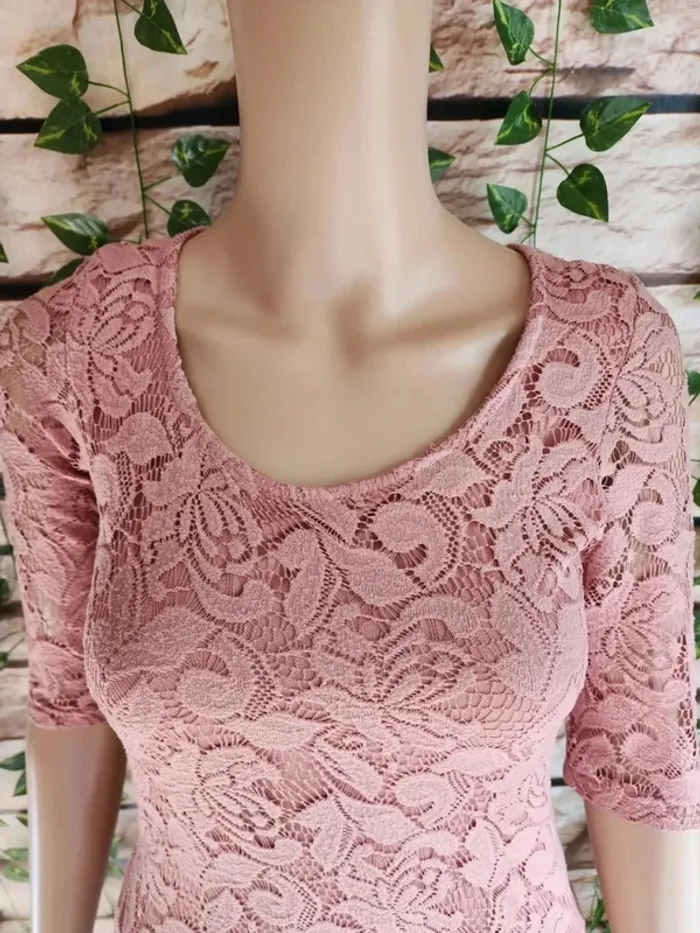 🌸T-shirt Dentelle Rose Bershka Taille 36🌸 - photo numéro 3