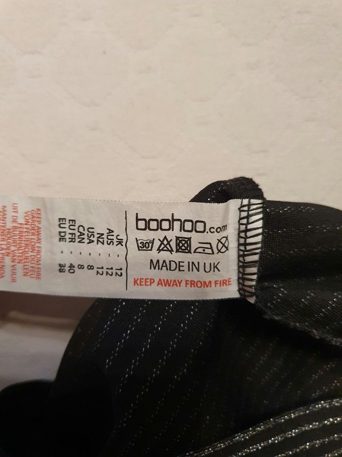 Robe de soirée à bretelles noire et argentée BOOHOO Taille 40 - photo numéro 4
