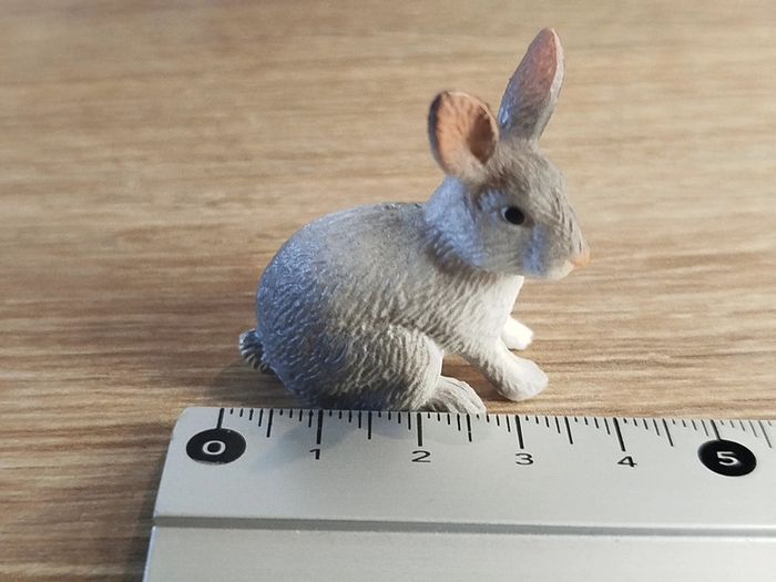 Figurine lapin gris et blanc Animal de la ferme - photo numéro 5
