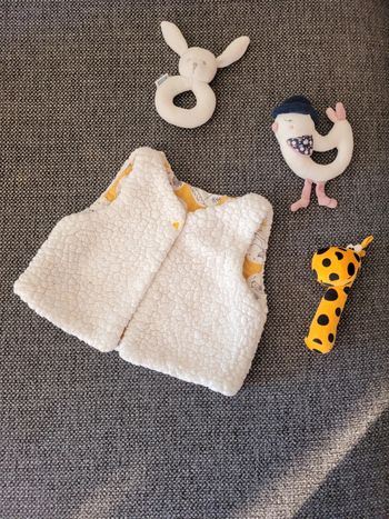 Gilet sans manche réversible fille 18 mois