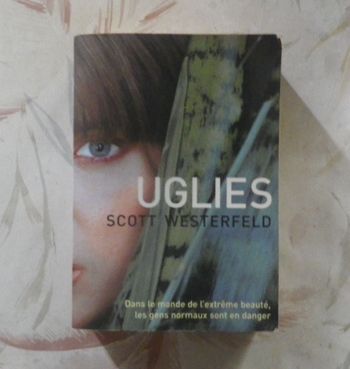 UGLIES de Scott WESTERFELD Ed. Pocket Jeunesse