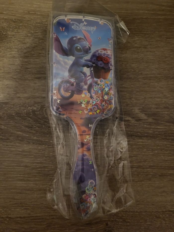 Brosse à cheveux stitch neuf