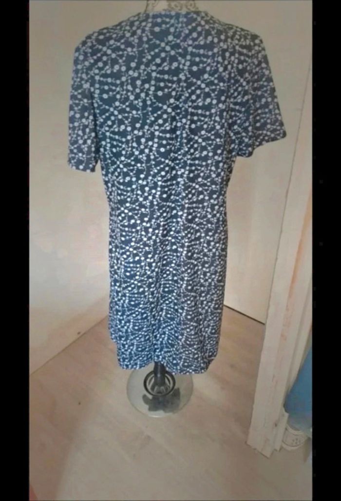 Robe bleu nuit ou robe de grand-mère - photo numéro 2