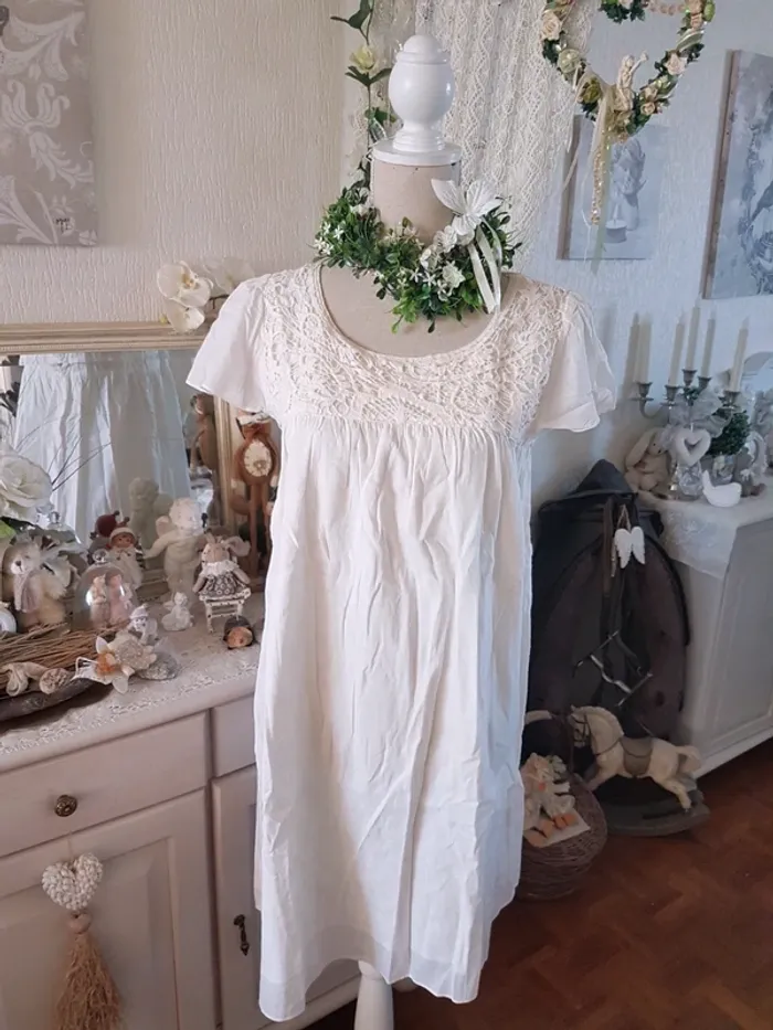 Robe blanche cassé broderie Toumai T 38 Neuve - photo numéro 2